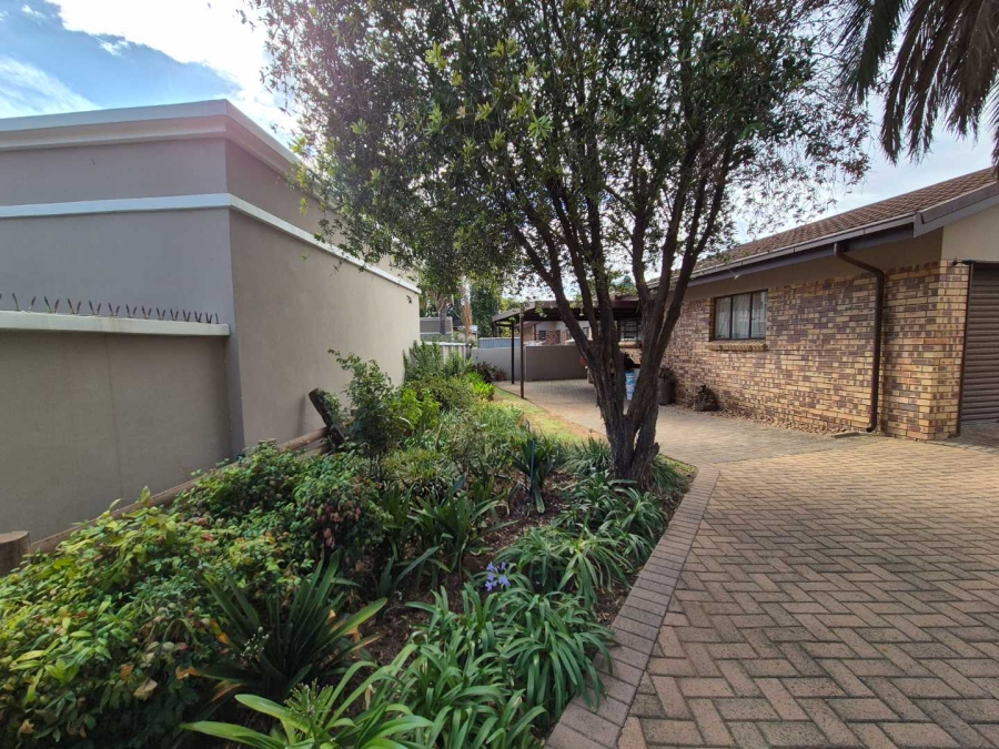 4 Bedroom Property for Sale in Heuwelsig Free State